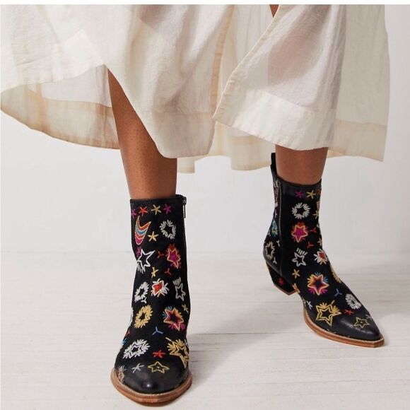 Free People Bowers Suede Embroidered Western Boots in Black Size 6.5 (37) NWOB - Picture 2 of 16